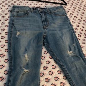 Hollester ripped jeans